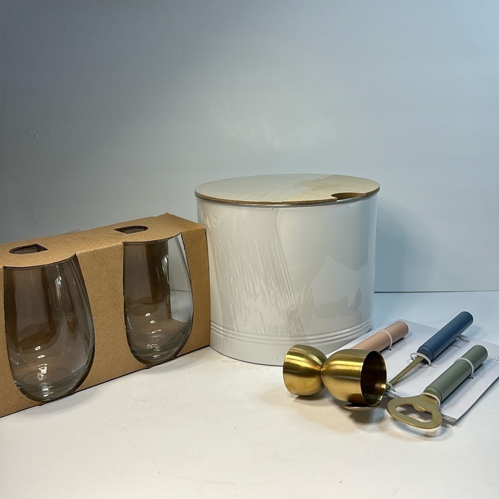 Bar set (wine tumblers, bar tools and tin holder)